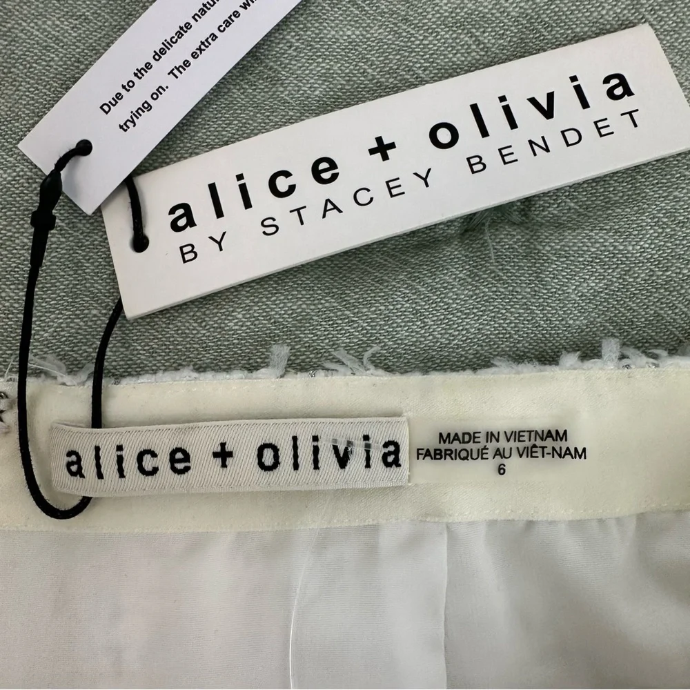 Alice & Olivia Women’s Elana Chain Trim Mini Skirt White Size 6 NEW - Picture 6 of 9